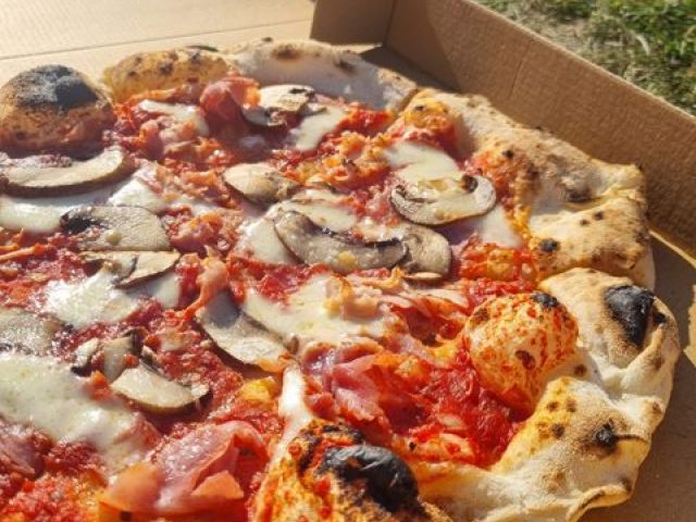 two-tozzers-pizza (10)-kireth-ai